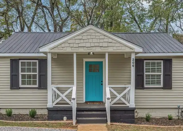 Property at 206 Delaware Cir NW, Huntsville, AL, 35811, 3 beds, 2 baths, [object Object]