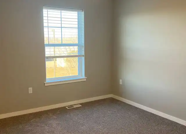Property at 5253 N River Blvd NE Bldg 5253, Cedar Rapids, IA, 52411, 2 beds, 1.5 baths, [object Object]