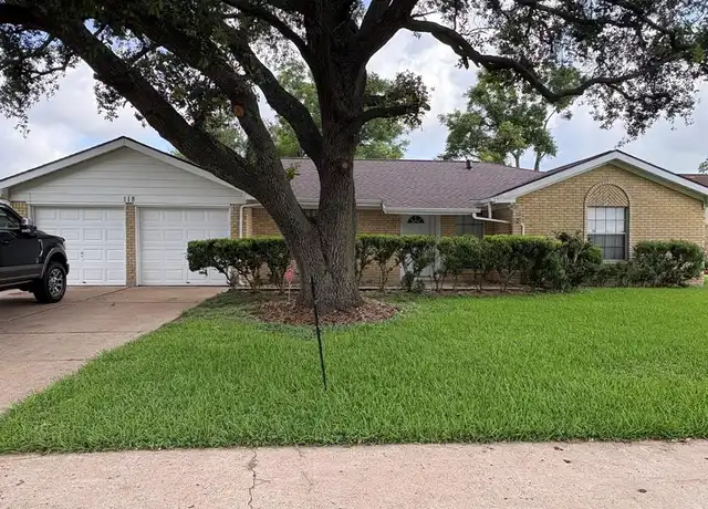 Property at 118 Honeysuckle St, Lake Jackson, TX, 77566, 3 beds, 2 baths, [object Object]