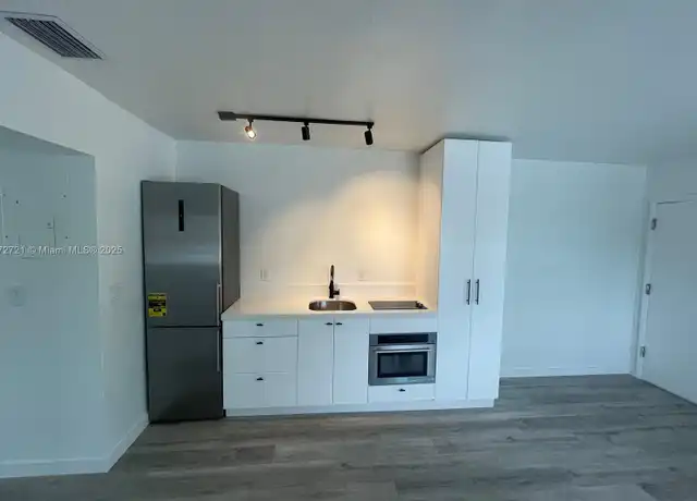 Property at 323 Washington Ave #7, Miami Beach, FL, 33139, 1 bed, 1 bath, [object Object]