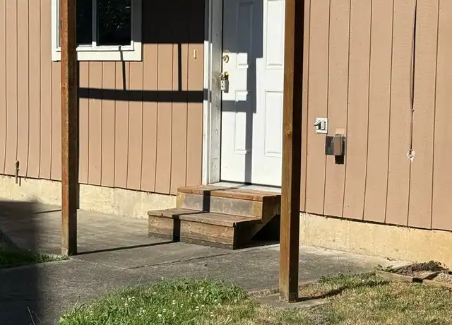 Property at 185 S 3rd St Unit 5, St Helens, OR, 97051, 3 beds, 1 bath, [object Object]