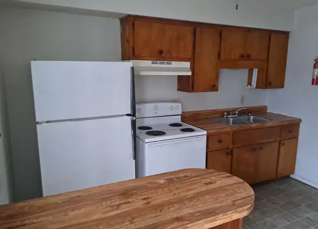 Property at 105 Stanton Dr Unit 60, Clarksville, AR, 72830, 1 bed, 1 bath, [object Object]