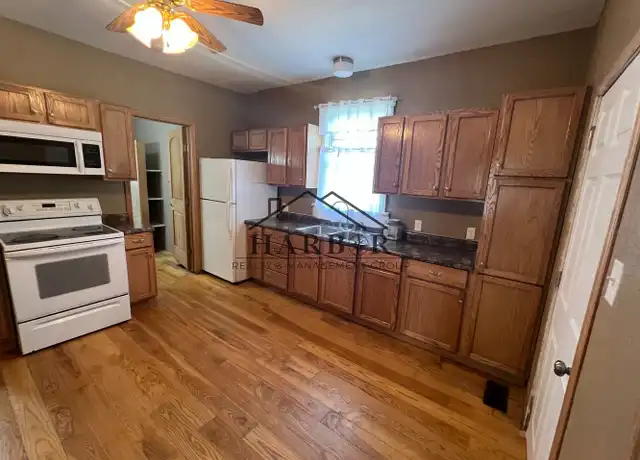 Property at 401 9th St NE, Austin, MN, 55912, 4 beds, 2 baths, [object Object]