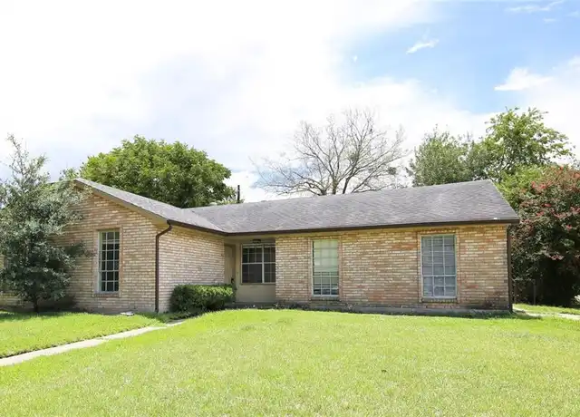 Property at 4731 Pinebrook Ln, Houston, TX, 77053, 4 beds, 2 baths, [object Object]