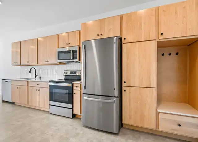 Property at 686 Mike McCarthy Way Unit 517, Ashwaubenon, WI, 54304, 1 bed, 1 bath, [object Object]