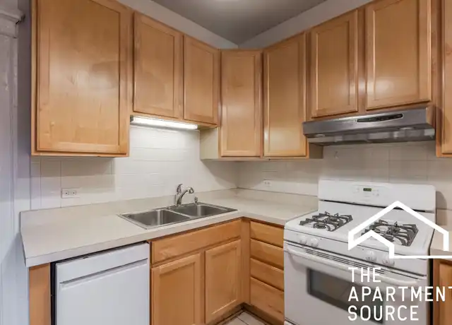 Property at 1216 N Dearborn St Unit 03, Chicago, IL, 60610, 2 beds, 1 bath, [object Object]