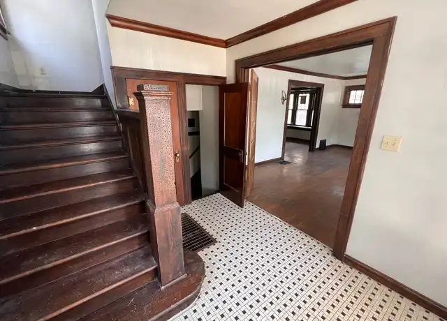 Property at 211 Broad St, Warrensburg, MO, 64093, 4 beds, 2 baths, [object Object]