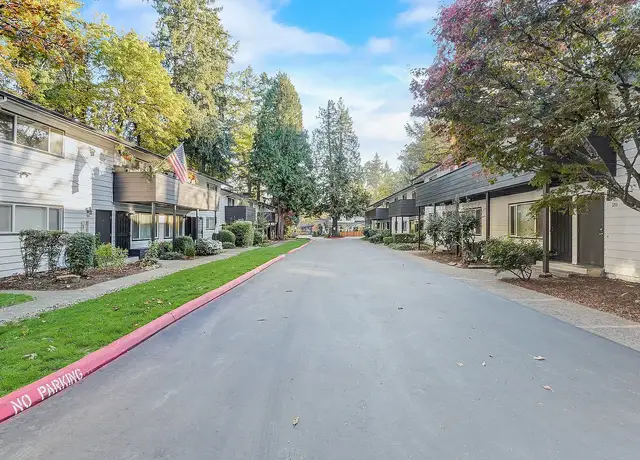 Photo of 3875 Lake Grove Ave, Lake Oswego, OR 97035
