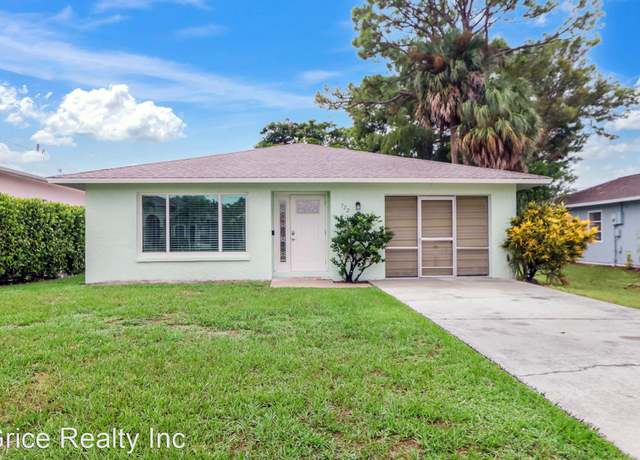 Photo of 722 93rd Ave N, Naples, FL 34108