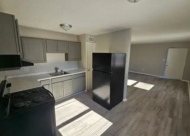 Property at The Cove on Tazewell - 3305 Tazewell Pike, Knoxville, TN, 37918, 2 beds, 1 bath, [object Object]