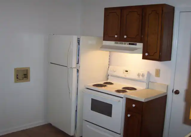 Property at 429 N Center St, Statesville, NC, 28677, 2 beds, 1 bath, [object Object]