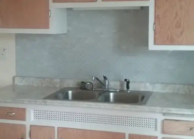 Property at 1037 Shawano Ave Unit 2 (lwr bk), Green Bay, WI, 54303, 1 bed, 1 bath, [object Object]