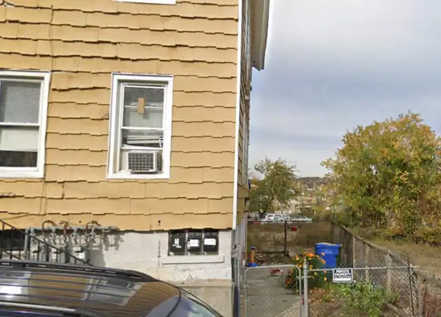 Property at 302 Washington Ave Unit 1, Waterbury, CT, 06708, 2 beds, 1 bath, [object Object]