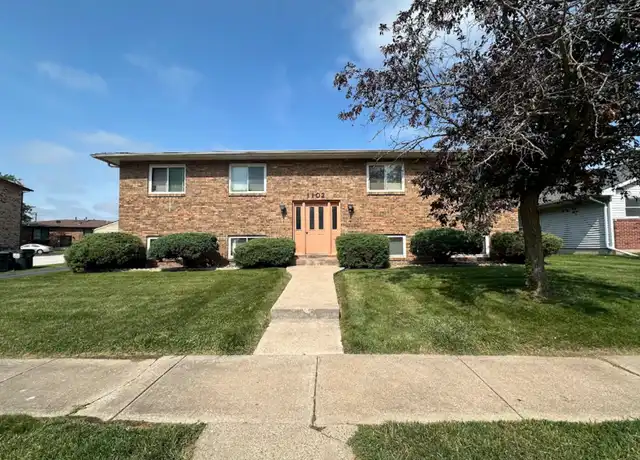 Property at 1102 8th Street Ct Apt 3, Silvis, IL, 61282, 2 beds, 1 bath, [object Object]