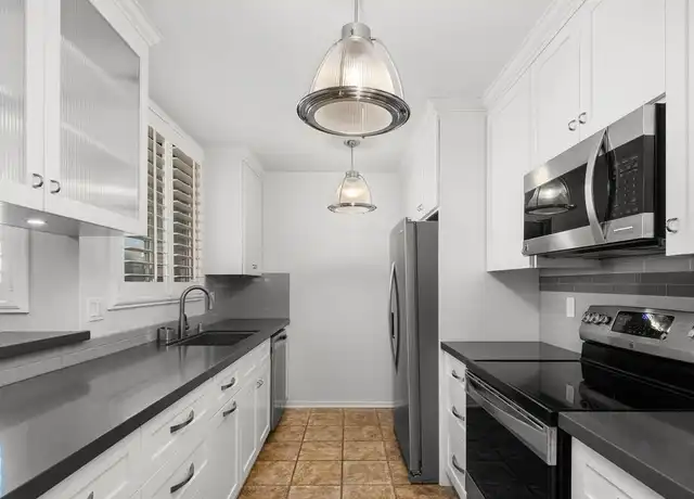 Property at 725 S Barrington Ave #202, Los Angeles, CA, 90049, 1 bed, 1 bath, [object Object]
