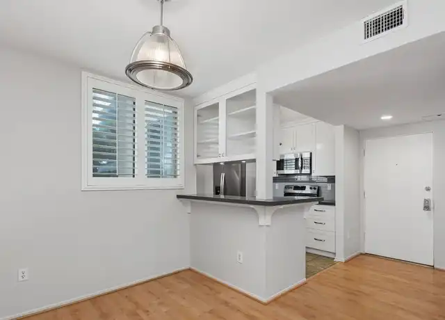 Property at 725 S Barrington Ave #202, Los Angeles, CA, 90049, 1 bed, 1 bath, [object Object]