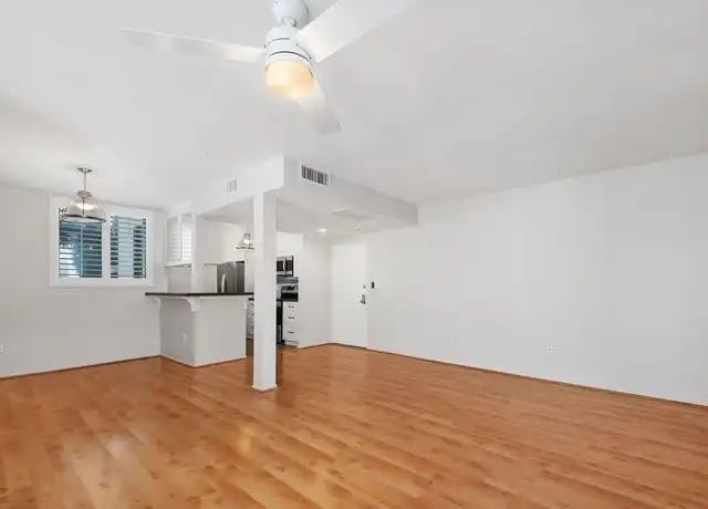 Property at 725 S Barrington Ave #202, Los Angeles, CA, 90049, 1 bed, 1 bath, [object Object]