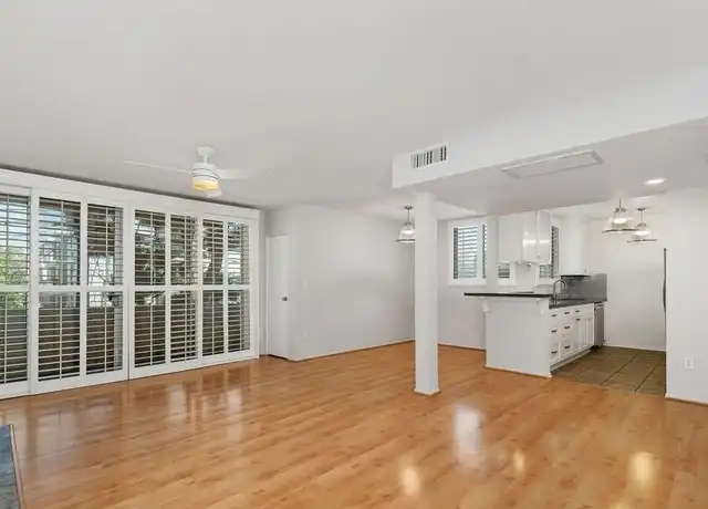 Property at 725 S Barrington Ave #202, Los Angeles, CA, 90049, 1 bed, 1 bath, [object Object]