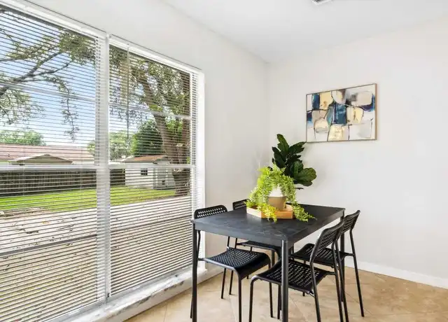 Property at 2205 N Gordon St, Plant City, FL, 33563, 1 bed, 1 bath, [object Object]