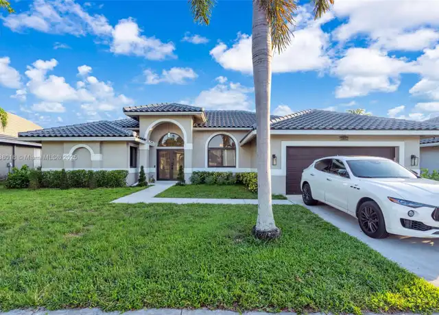 Property at 10208 SW 12th St, Pembroke Pines, FL, 33025, 4 beds, 2 baths, [object Object]