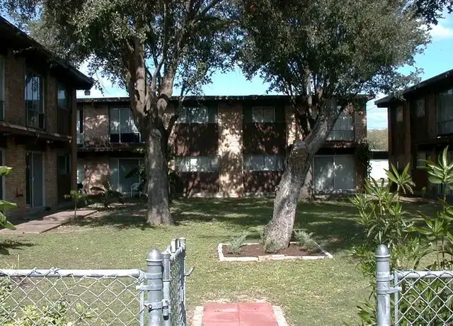 Property at 704 W Corral Ave Unit 102, Kingsville, TX, 78363, 2 beds, 1 bath, [object Object]