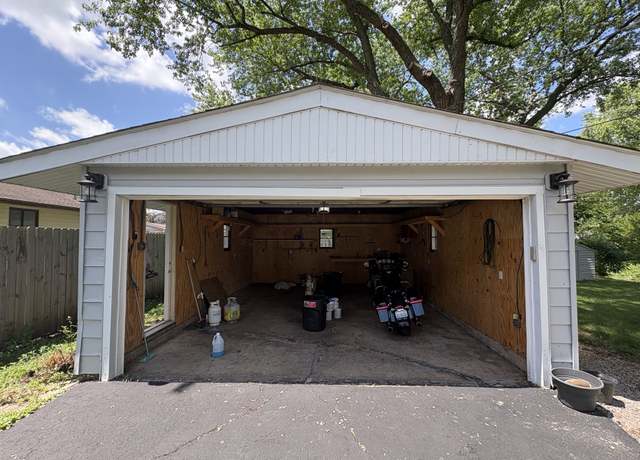 Photo of 1711 Beach Rd, McHenry, IL 60050