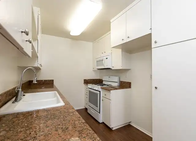 Property at Santa Monica St. Charles - 1015 9th St, Santa Monica, CA, 90403, 2 beds, 2 baths, [object Object]