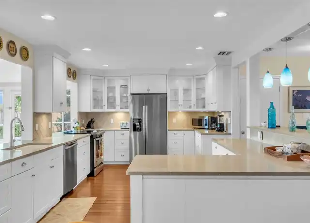 Property at 2732 Valencia Dr, Sarasota, FL, 34239, 3 beds, 2 baths, [object Object]