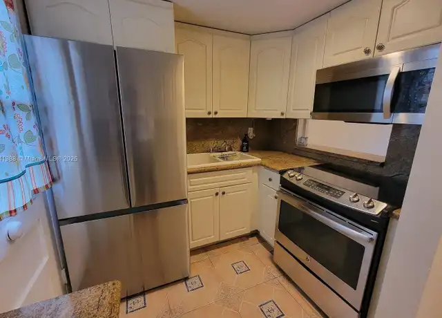 Property at 2903 Point East Dr Unit K210, Aventura, FL, 33160, 1 bed, 1 bath, [object Object]