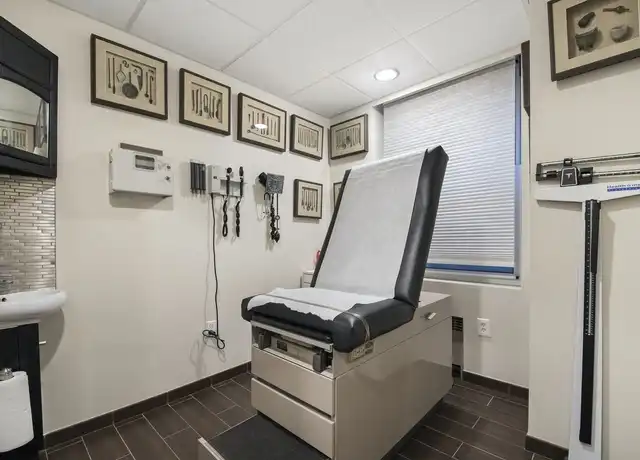 Property at 121 E 60th St Unit 4D, New York, NY, 10022, 0 beds, 1 bath, [object Object]