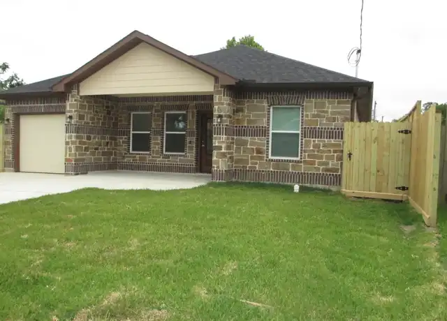 Property at 721 E Fayle St, Baytown, TX, 77520, 3 beds, 2 baths, [object Object]