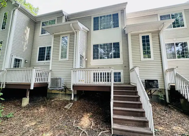 Property at 256 W Treehouse Ln, Round Lake, IL, 60073, 3 beds, 1.5 baths, [object Object]
