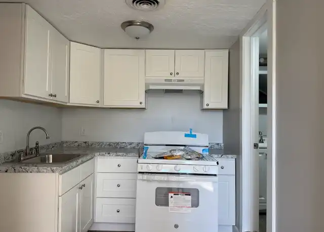 Property at 256 Whipple St Unit 3E, Fall River, MA, 02721, 2 beds, 1 bath, [object Object]