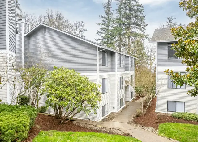 Photo of 97 Kingsgate Rd, Lake Oswego, OR 97035