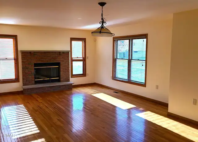 Property at 907 Thornberry Ct, East Stroudsburg, PA, 18302, 5 beds, 3.5 baths, [object Object]