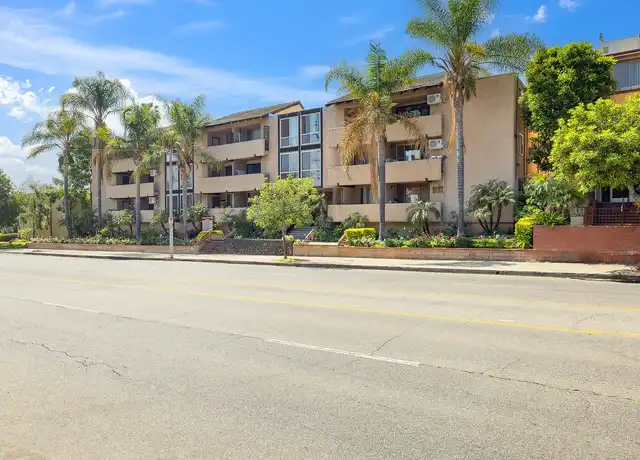 Property at Encino Country Club Apartments - 17000 Burbank Blvd, Encino, CA, 91316, 1 bed, 1 bath, [object Object]