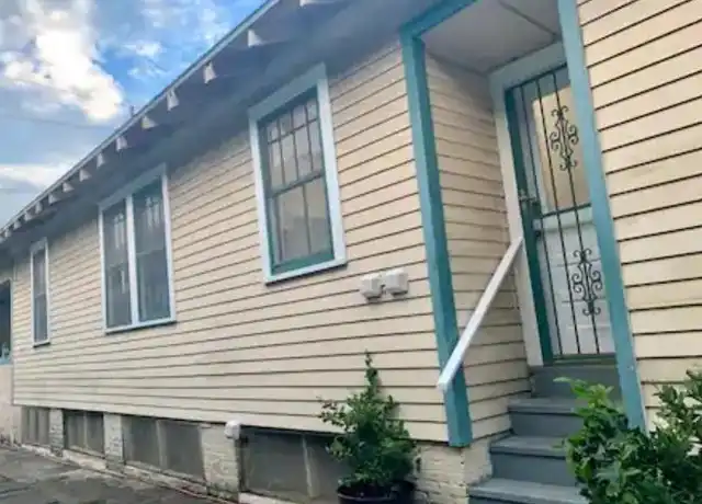 Property at 940 Race St Unit B, New Orleans, LA, 70130, 1 bed, 1 bath, [object Object]