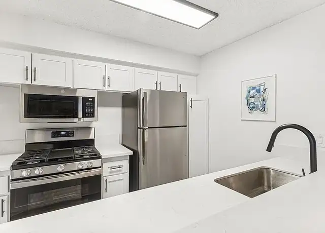 Photo of 555 Laurie Ln, Thousand Oaks, CA 91360