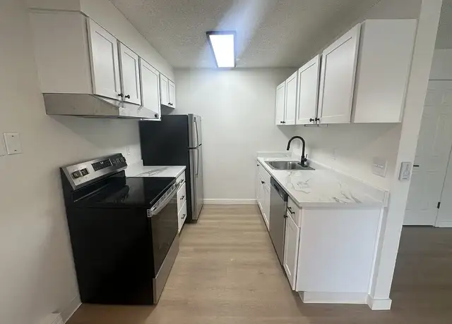 Photo of 15994 E Burnside St, Portland, OR 97233