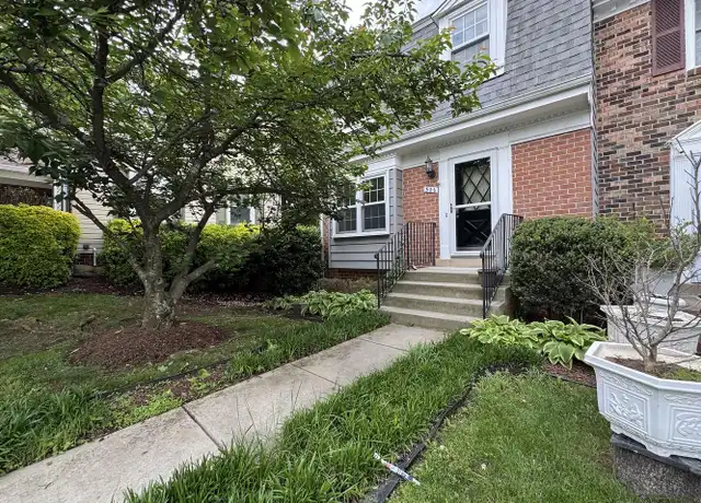 Property at 306 Cherry Ct, Herndon, VA, 20170, 3 beds, 2.5 baths, [object Object]