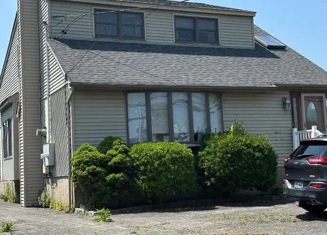 Property at 48 New Point Pl, Amityville, NY, 11701, 1 bed, 1 bath, [object Object]