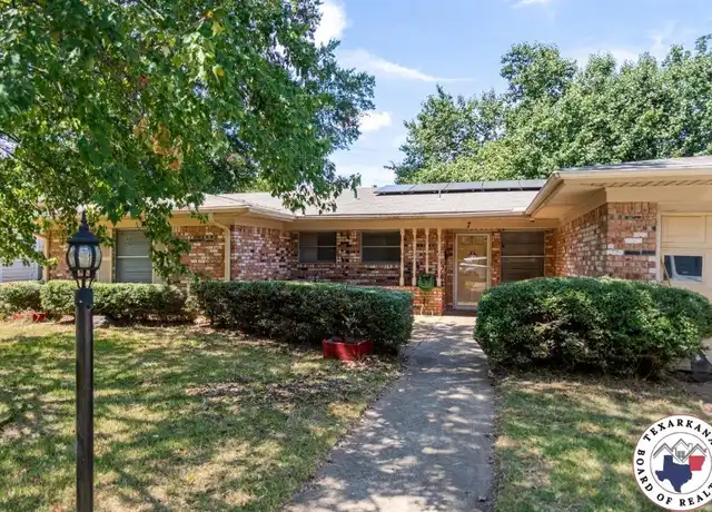 Property at 7 Park Ln, Texarkana, TX, 75503, 4 beds, 2 baths, [object Object]