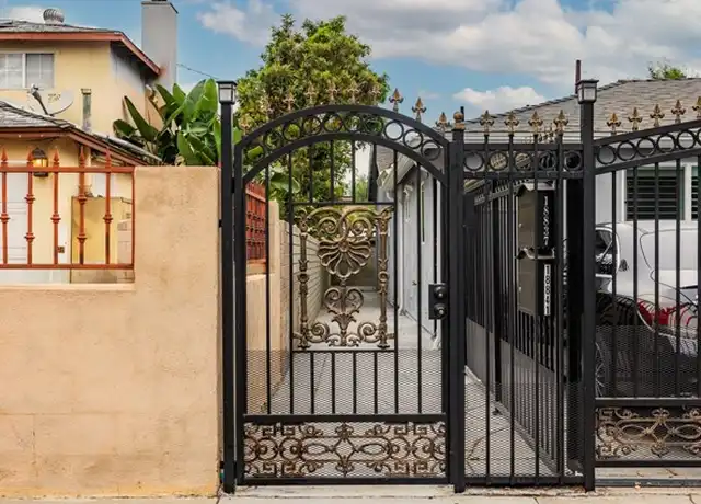 Property at 18841 Collins St, Tarzana, CA, 91356, 0 beds, 1 bath, [object Object]