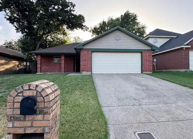Property at 1508 Hollowbrook Ct, Fort Worth, TX, 76103, 5 beds, 3 baths, [object Object]