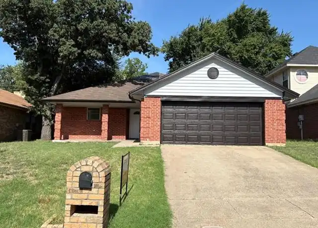 Property at 1508 Hollowbrook Ct, Fort Worth, TX, 76103, 5 beds, 3 baths, [object Object]