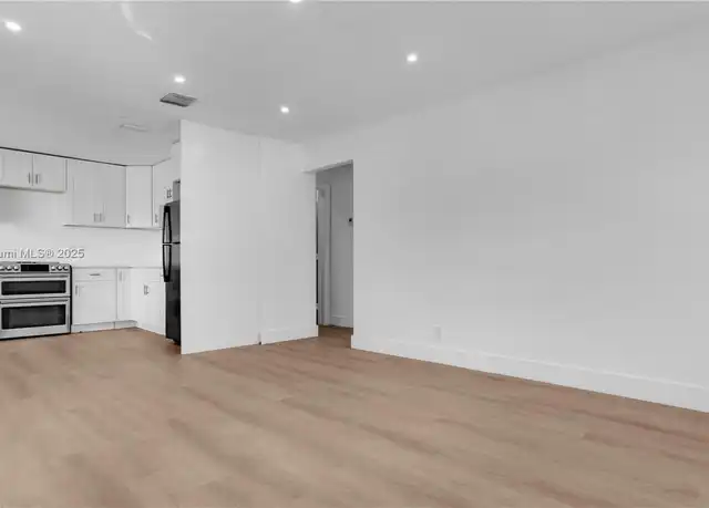 Property at 32 SW 9th St Unit 1, Hallandale Beach, FL, 33009, 2 beds, 2 baths, [object Object]