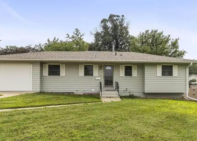 Property at 105 Hillside Dr, Bellevue, NE, 68005, 3 beds, 2 baths, [object Object]