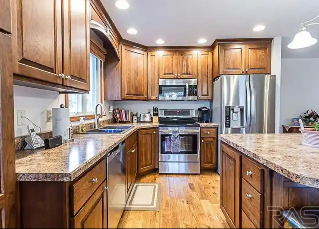 Property at 2720 S Maywood Dr, Sioux Falls, SD, 57110, 4 beds, 2 baths, [object Object]