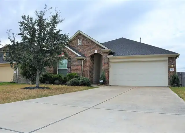 Property at 2104 Pleasant Valley Rd, Pearland, TX, 77581, 4 beds, 2 baths, [object Object]
