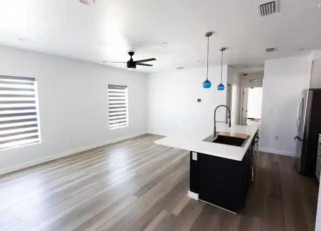 Property at 527 N Garden Ave Apt 4, Clearwater, FL, 33755, 2 beds, 2 baths, [object Object]